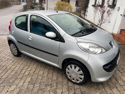 Gebraucht Peugeot 107 Urban Move 68 PS (50 kW) 2008 Silber Kleinwagen