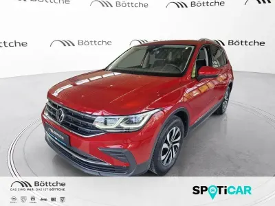 Gebraucht VW Tiguan Active 131 PS (96 kW) 2021 Kings red metallic SUV