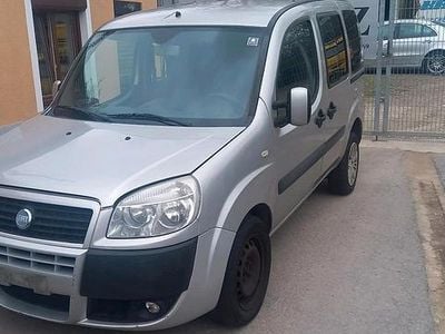 Second-hand Fiat Doblò 120 CP (88 kW) 2008 Argintiu Monovolum