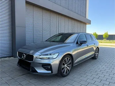 Gebraucht Volvo V60 R-Design 150 PS (110 kW) 2019 Grau Kombi