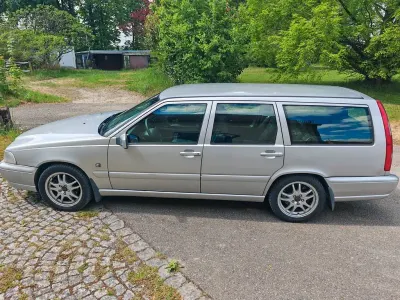 Używany Volvo V70 170 KM (125 kW) 1999 Srebrny Kombi
