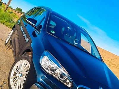 Blau Gebraucht 2016 BMW 218 Kombi | 16.500 € (Fairer Preis)