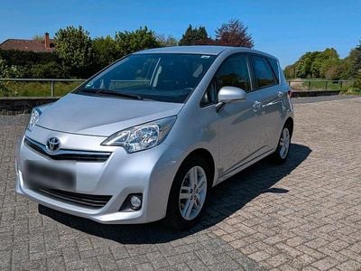 Usata Toyota Verso-S Club 99 CV (72 kW) 2012 Argento Monovolume