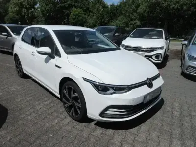 Gebraucht VW Golf VIII Style 150 PS (110 kW) 2024 Pure white Limousine