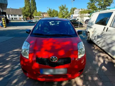 Gebraucht Toyota Yaris 69 PS (50 kW) 2007 Rot Kleinwagen