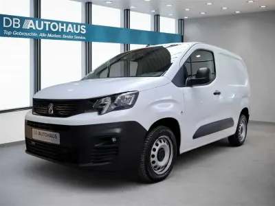Gebraucht Peugeot Partner Premium 131 PS (96 kW) 2022 Weiß Van / Kleinbus