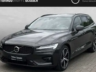 Używany Volvo V60 Plus 197 KM (144 kW) 2025 Szary Kombi