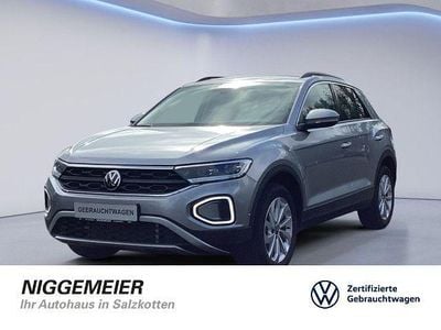 Pyritsilber metallic (metallic) Gebraucht 2024 VW T-Roc Life SUV | 26.995 € (Guter Preis)