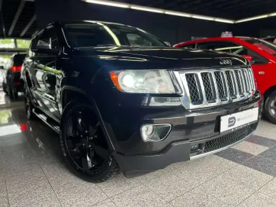 Gebraucht Jeep Grand Cherokee Overland 352 PS (258 kW) 2011 Brilliant black crystal pearl SUV