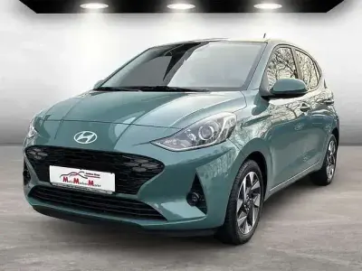 Gebraucht Hyundai i10 63 PS (46 kW) 2024 Grün Kleinwagen