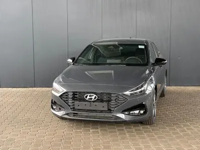 Neu Hyundai i30 Comfort 101 PS (74 kW) 2025 Grau Limousine