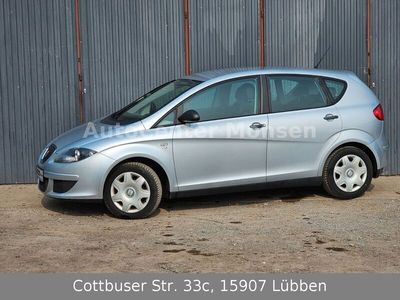 Grau Gebraucht 2009 Seat Altea Comfort Van / Kleinbus | 4.980 € (Teuer)