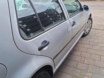 Gebraucht 2001 VW Golf IV Kleinwagen | 2.200 € (Etwas zu teuer)