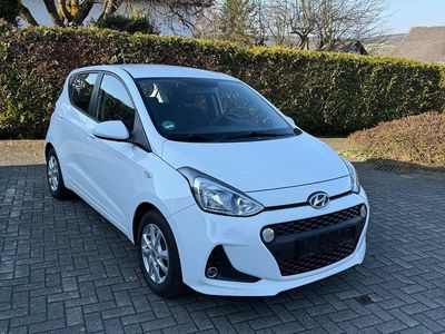 Gebraucht Hyundai i10 YES! 67 PS (49 kW) 2017 Weiß Kleinwagen