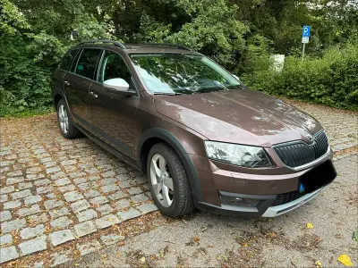 Gebraucht Skoda Octavia Scout 150 PS (110 kW) 2014 Braun Kombi