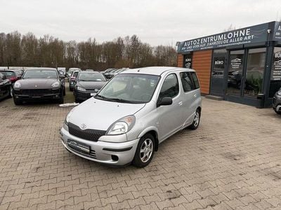 Usata Toyota Yaris Verso 86 CV (63 kW) 2001 Grigio Monovolume