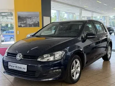Gebraucht VW Golf VII Trendline 105 PS (77 kW) 2015 Night blue metallic Limousine