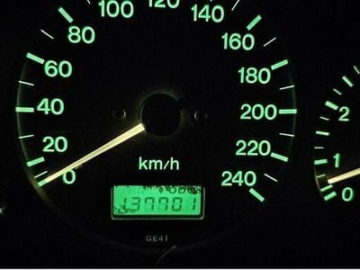 Usado Mazda 626 116 HP (85 kW) 1998 Branco Sedan