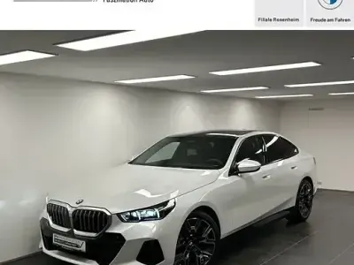 Gebraucht BMW 520 M Sport 197 PS (144 kW) 2025 Mineralweiß Limousine