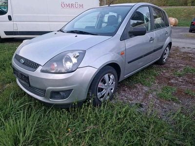 Second-hand Ford Fiesta 80 CP (58 kW) 2006 Argintiu Hatchback