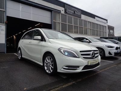 Gebraucht Mercedes B180 Sport 122 PS (89 kW) 2013 Weiß Van / Kleinbus