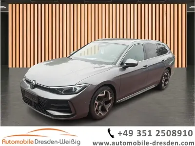 Gebraucht VW Passat R-line 150 PS (110 kW) 2025 Gold Kombi