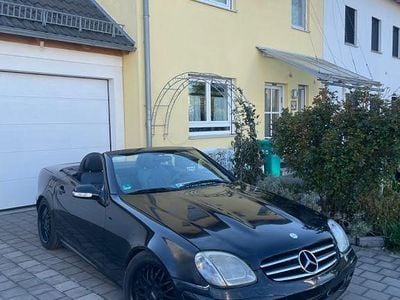 Usado Mercedes SLK320 218 HP (160 kW) 2001 Preto Cabrios