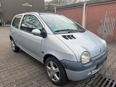 Second-hand Renault Twingo 58 CP (42 kW) 2001 Argintiu Hatchback