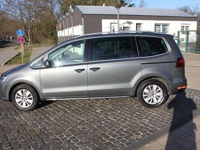 Gebraucht VW Sharan Comfortline 150 PS (110 kW) 2019 Grau Van / Kleinbus