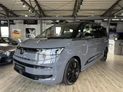 Gebraucht VW Multivan Edition 218 PS (160 kW) 2023 Pure grey Van / Kleinbus