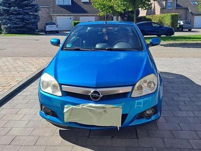 Blau Gebraucht 2009 Opel Tigra Cabrio | 4.000 € (Etwas zu teuer)