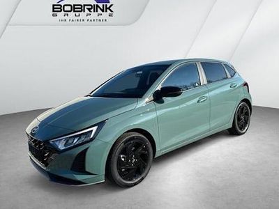 Neu Hyundai i20 Blackline 90 PS (66 kW) 2026 Grün Kleinwagen