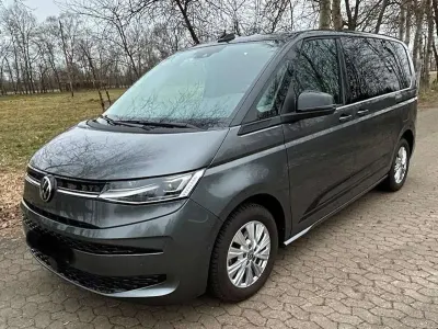 Gebraucht VW Multivan 150 PS (110 kW) 2023 Grau Van / Kleinbus