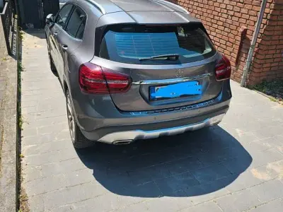 Gebraucht Mercedes GLA200 204 PS (150 kW) 2018 Grau SUV