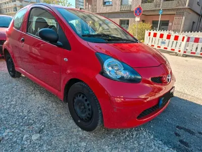 Gebraucht Toyota Aygo 69 PS (50 kW) 2007 Rot Kleinwagen