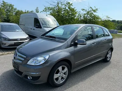 Gebraucht Mercedes B180 116 PS (85 kW) 2011 Grau Kleinwagen
