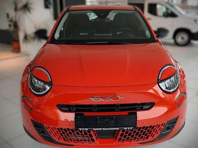 Neu Fiat 600 136 PS (100 kW) 2025 Orange SUV