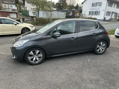 Gebraucht Peugeot 208 Allure 120 PS (88 kW) 2013 Kleinwagen