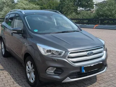 Gebraucht Ford Kuga Titanium 150 PS (110 kW) 2019 Grau SUV