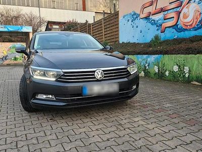 Gebraucht VW Passat 150 PS (110 kW) 2018 Grau Kombi
