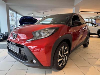 Neu Toyota Aygo X 72 PS (52 kW) 2026 Chili red (3u4)/ black mica (2 SUV