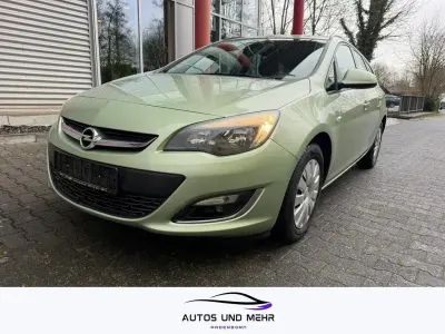 Gebraucht Opel Astra Edition 120 PS (88 kW) 2013 Grün Kombi