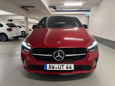 Gebraucht Mercedes B220 190 PS (139 kW) 2023 Rot Van / Kleinbus
