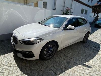 Weiß Gebraucht 2023 BMW 118 Sport Line Kleinwagen | 32.900 €