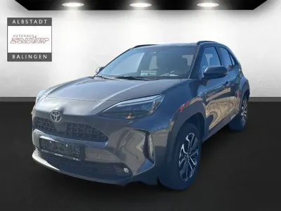 Neu Toyota Yaris Cross 131 PS (96 kW) 2026 Grau SUV