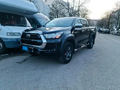 Używany Toyota HiLux Comfort 204 KM (150 kW) 2023 Czarny Pickup