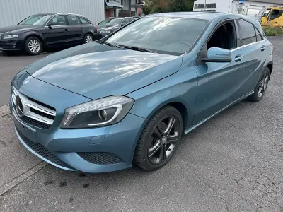 Gebraucht Mercedes A180 Urban 122 PS (89 kW) 2014 Grau Kleinwagen
