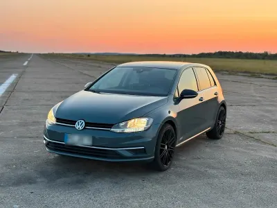 Gebraucht VW Golf VII IQ Drive 116 PS (85 kW) 2019 Grün Limousine