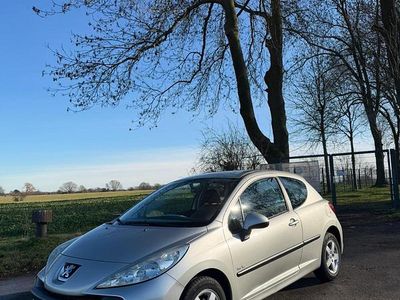 Gebraucht Peugeot 207 95 PS (69 kW) 2009 Silber Kleinwagen