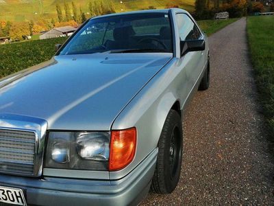 Second-hand Mercedes 230 136 CP (100 kW) 1988 Argintiu Coupe